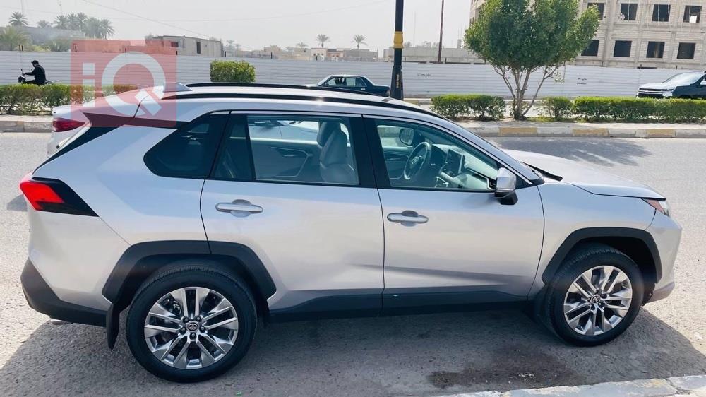 تۆیۆتا ڕاڤ 4